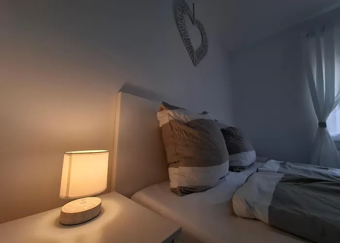 Umgeben Von Seen Und Waeldern